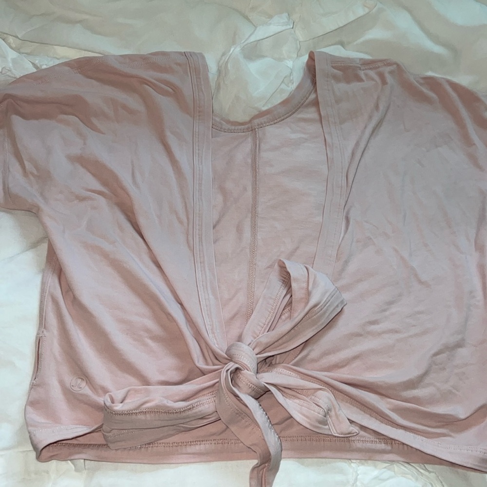 Lululemon bow pink tee